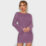 Mirdzoša kleita ar atvērtu aizmuguri